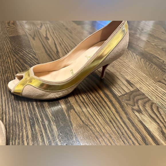 Red Bottoms. Tan Suede Peep Toe Pumps With Gold Accents fit like size 8. - Picture 7 of 12